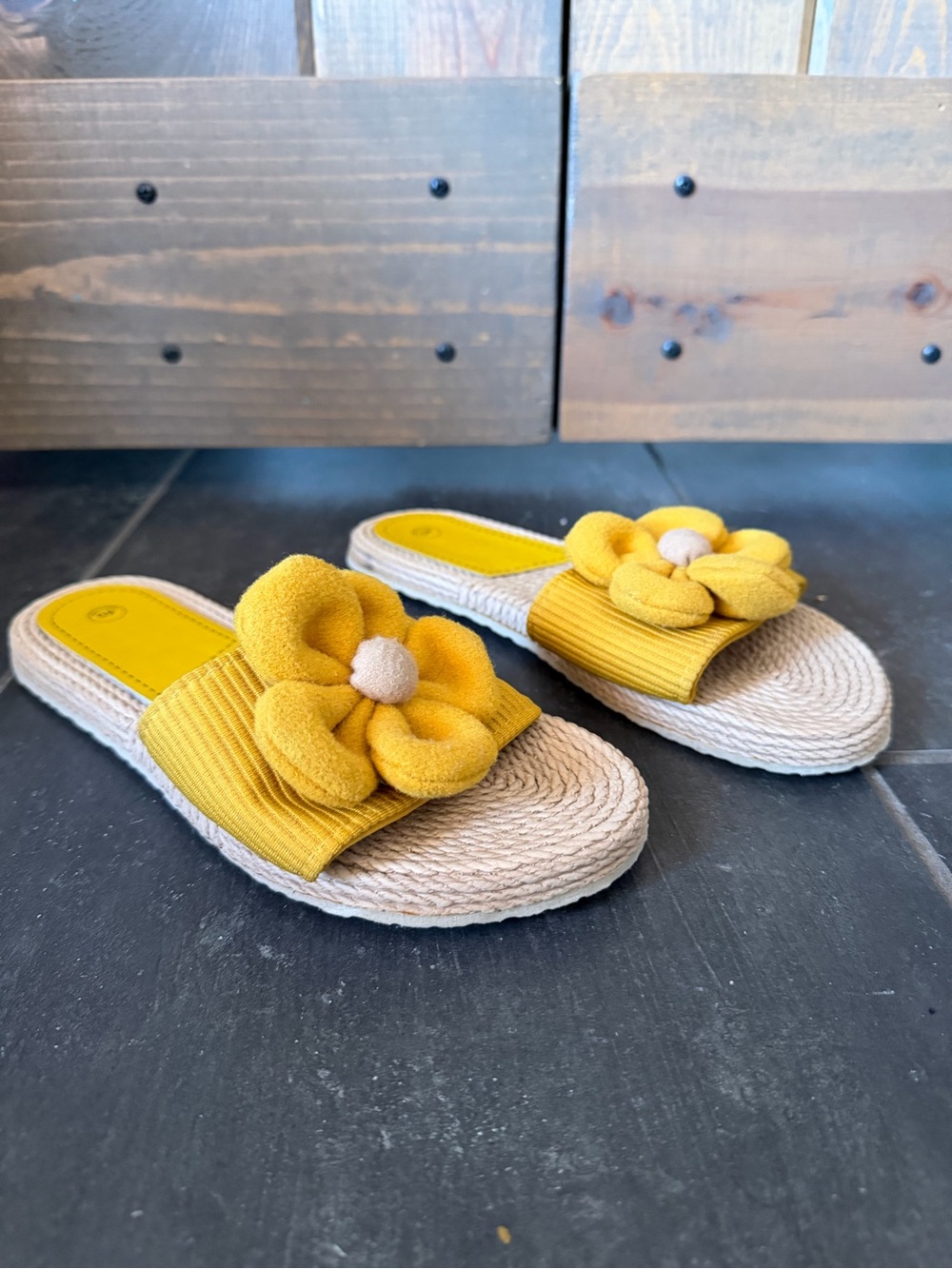 American Vintage Yellow Floral Slide Sandals